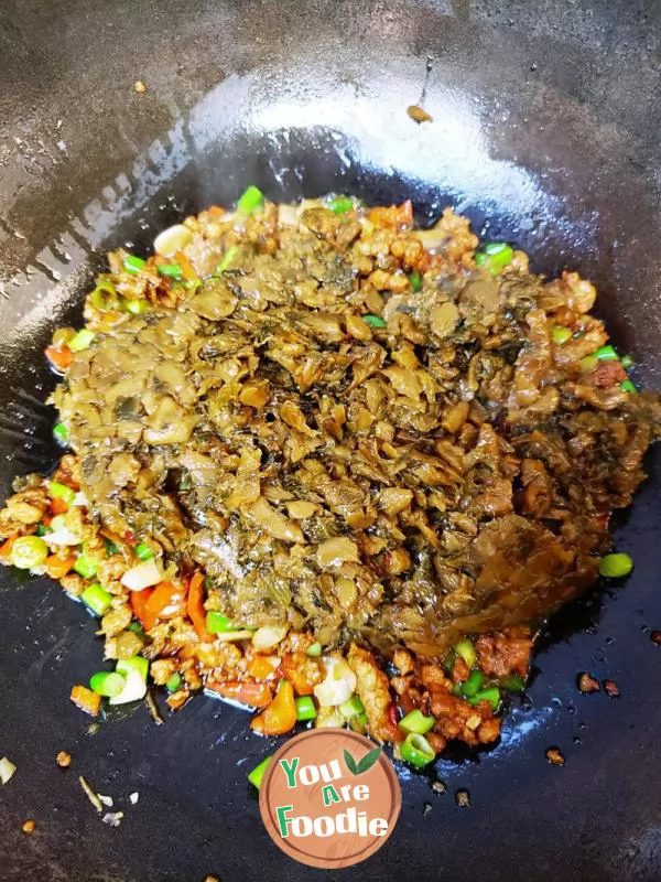 Simple Kwai food - fried minced meat with Grandma's vegetables