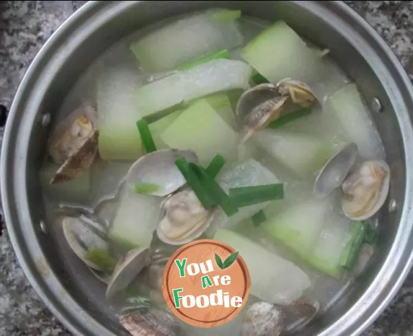 White gourd and clam soup