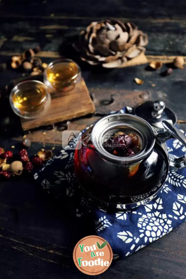 Hot drink red jujube longan medlar tea in winter