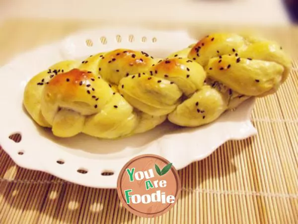 Bean paste braided bread - (4 strands) easy to operate