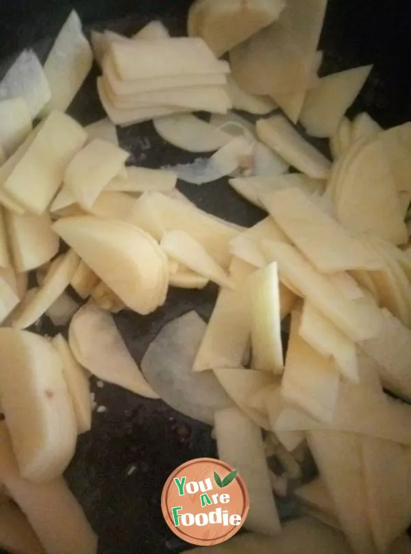 Potato slices with leeks