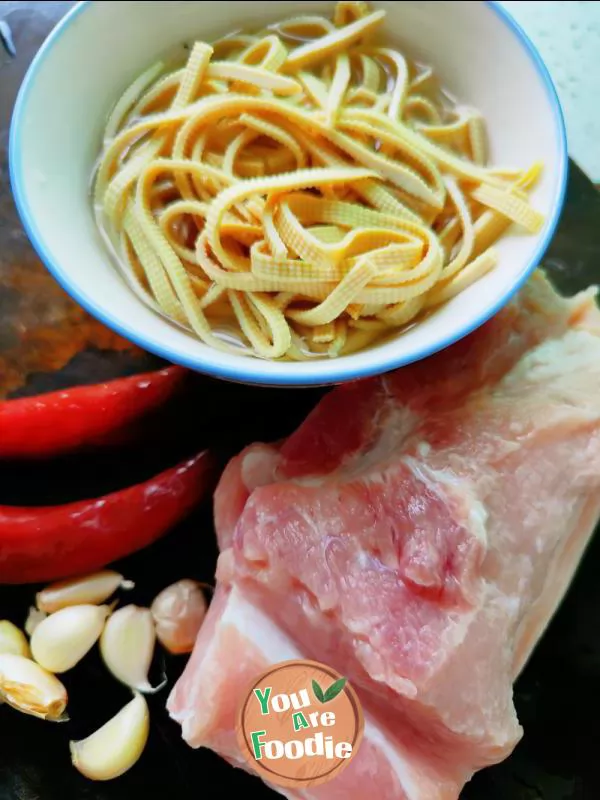 Stir fried pork with thousand pieces of silk