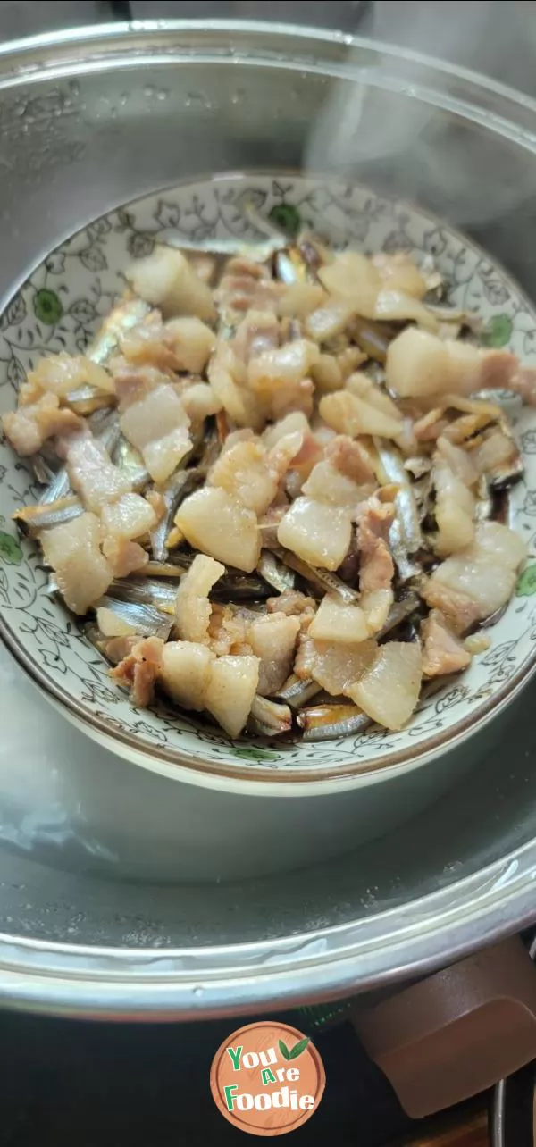 Steamed dried fish with pork