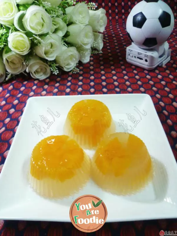 Yellow peach cold cake