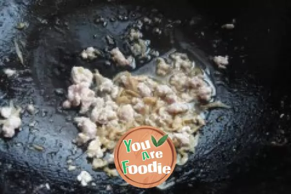 [fried noodles with sauce, pattern making] fried noodles with asparagus and fresh shrimp