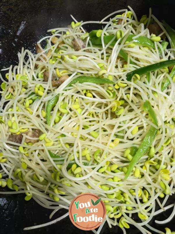 Stir fried Soybean Sprouts with Shredded Peppers