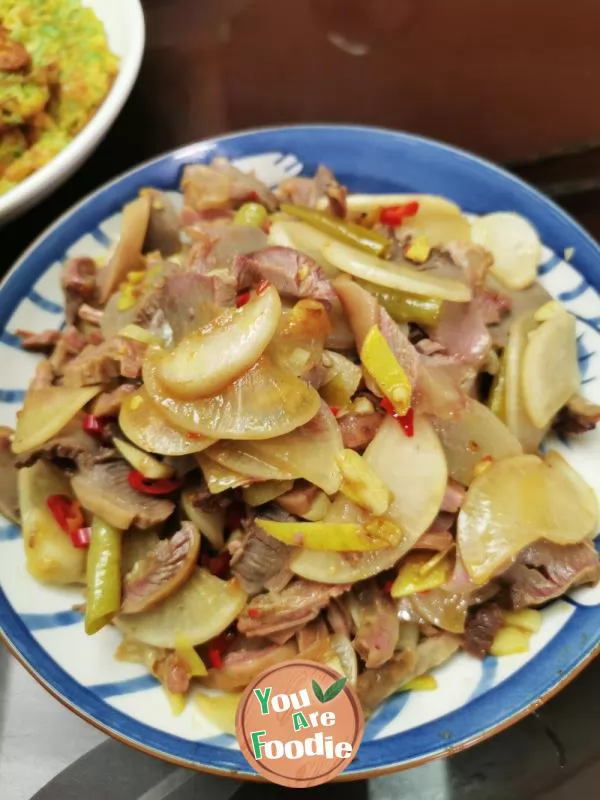 Stir fried sauerkraut with ostrich gizzard / ostrich Gizzard with five fingers and peach soup