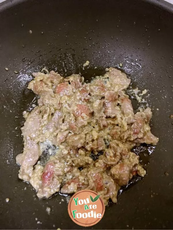 Fried mushrooms with sliced beef