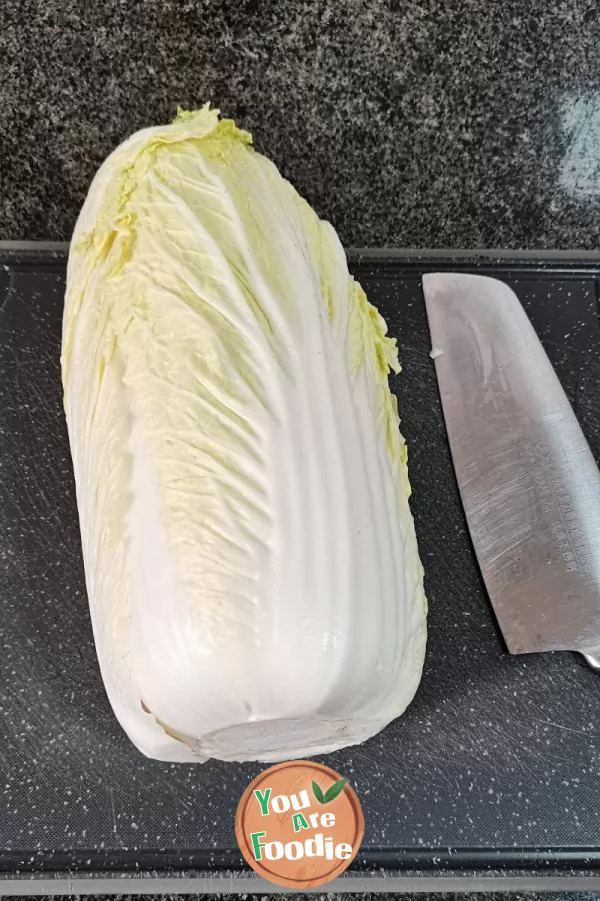 Garlic and Chinese cabbage leaves