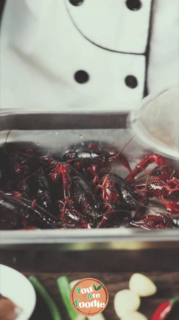 Spicy garlic flavored crayfish