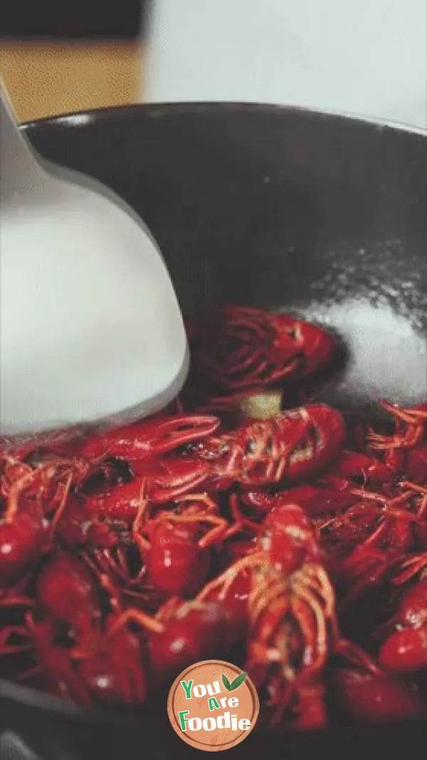 Spicy garlic flavored crayfish