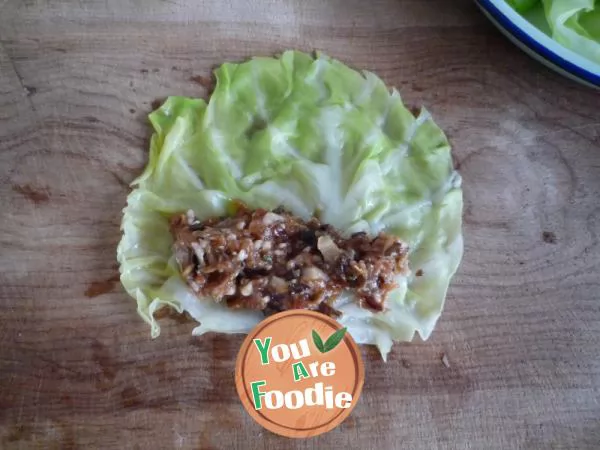 Steamed cabbage meat roll