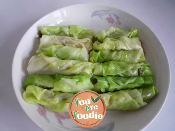 Steamed cabbage meat roll