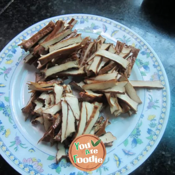 Stir fried shredded tofu with garlic, rice and pepper