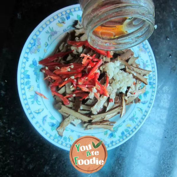 Stir fried shredded tofu with garlic, rice and pepper