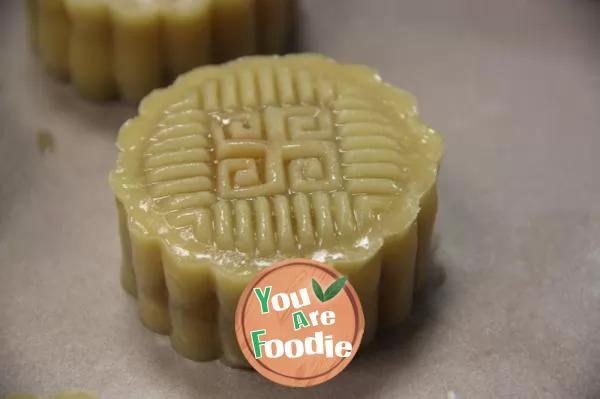 [moon cake season] Cantonese lotus egg yolk moon cake