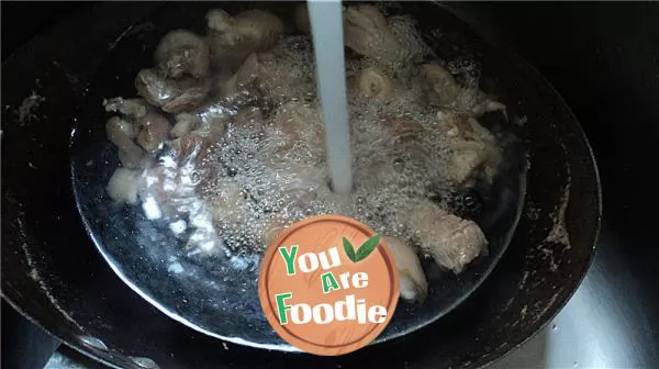 Stewed pork knuckles with peanuts and lotus root