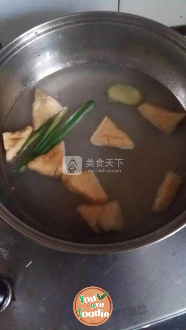 Duck blood and bean-starchy vermicelli soup