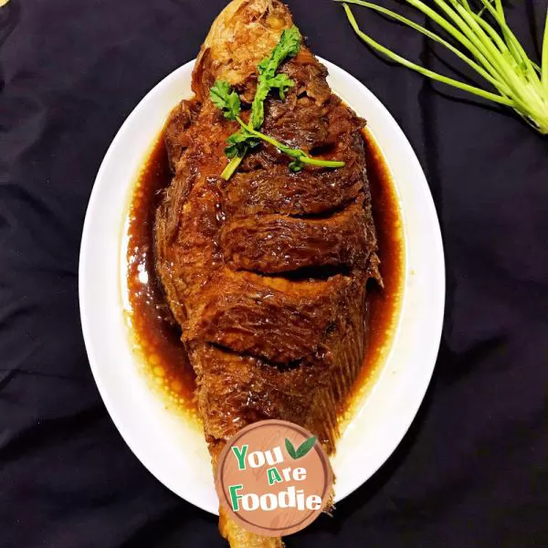 Braised-yellow-croaker-in-brown-sauce