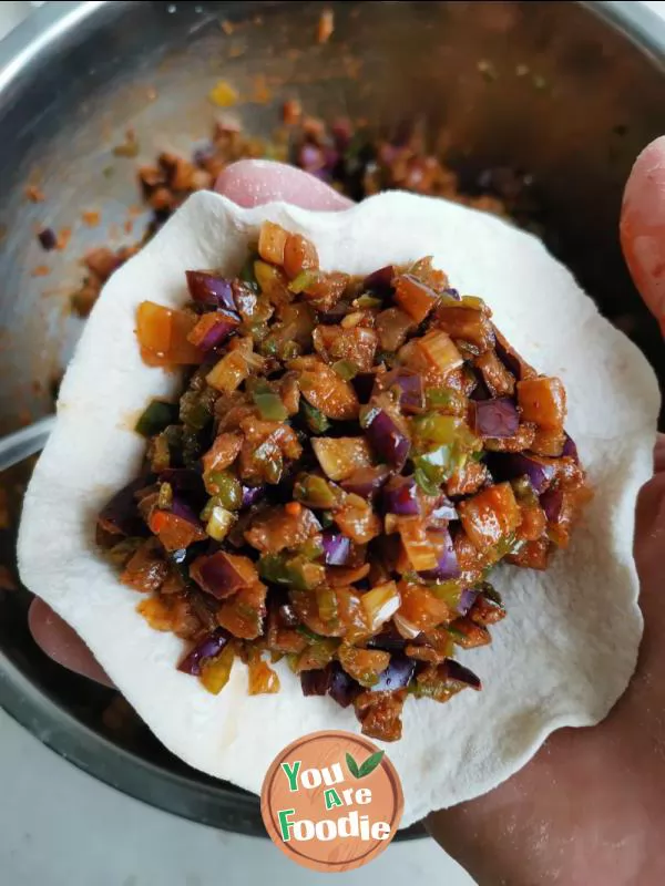 Steamed bun with green pepper and eggplant