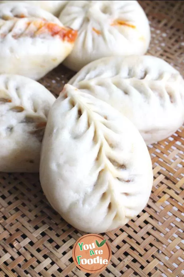 Steamed bun with green pepper and eggplant