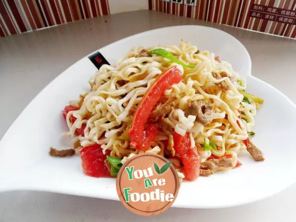 Fried-noodles-with-seasonal-vegetables