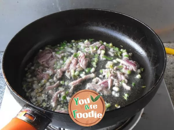 Fried noodles with seasonal vegetables