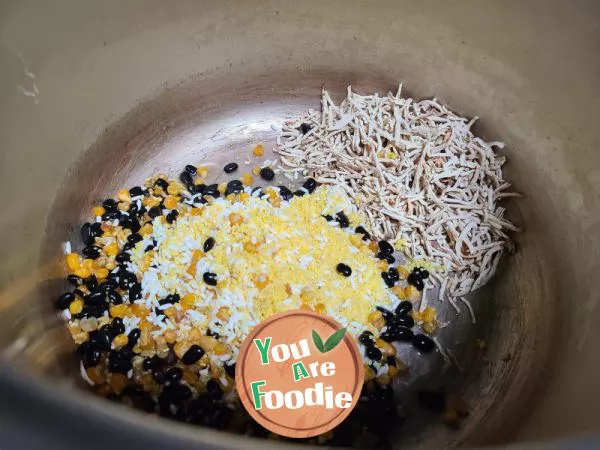 Rice Congee with Dried Red Potato Shreds and Black Beans