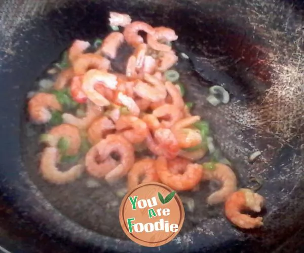 Fried shrimps with white gourd and black fungus