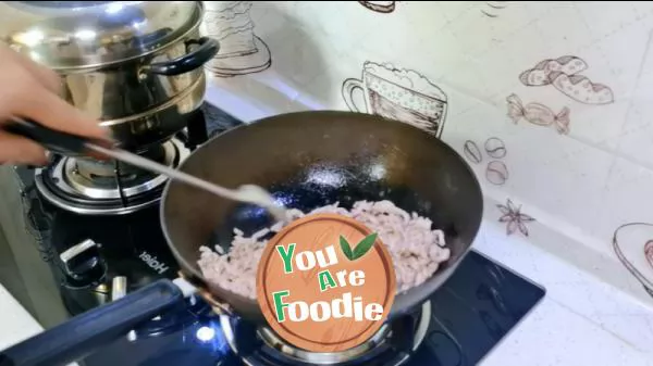 Fried pork with shredded potatoes