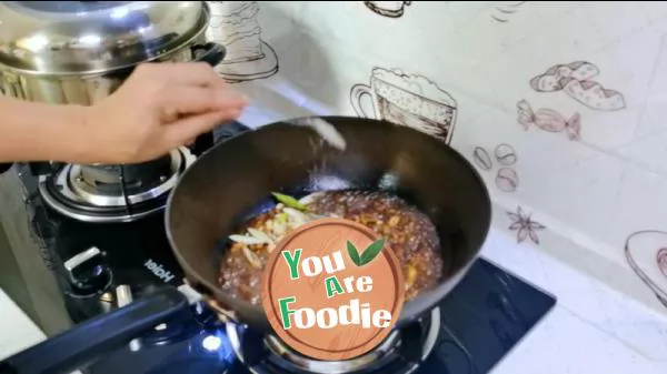 Fried pork with shredded potatoes