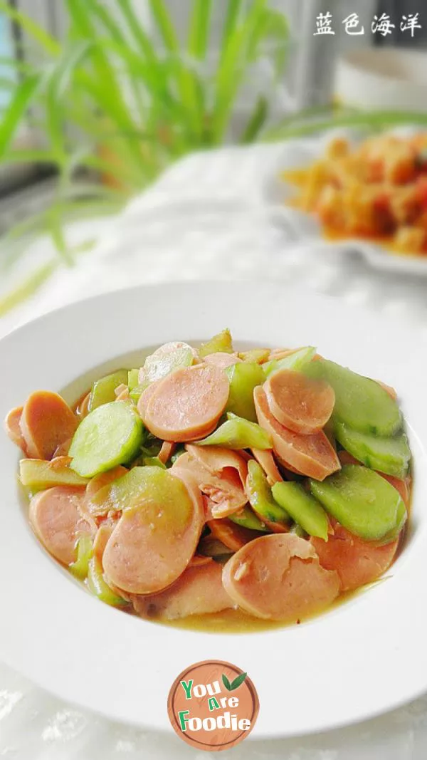 [fried-ham-slices-with-cucumber]---a-refreshing-home-style-dish