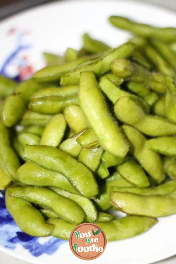 An indispensable dish on the table in summer: cold soybeans