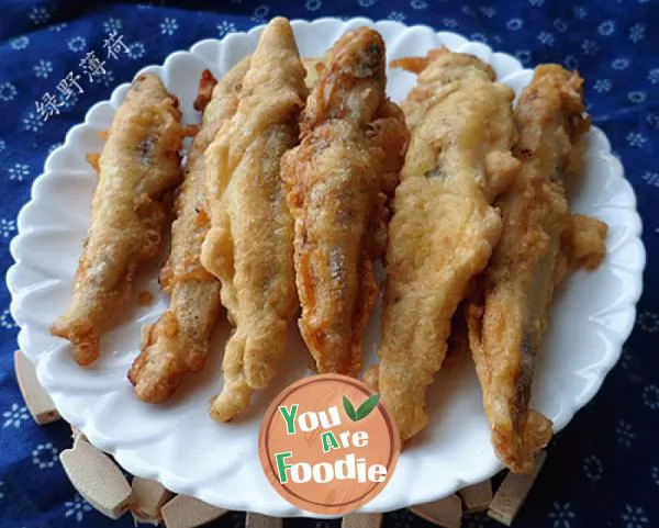 Fried small male fish