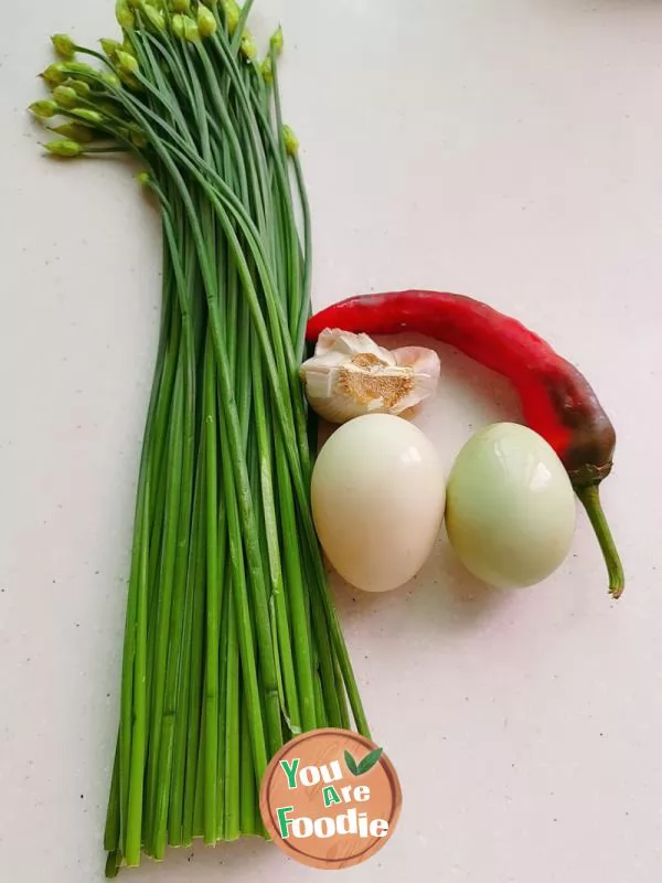 Fried egg with leek flower