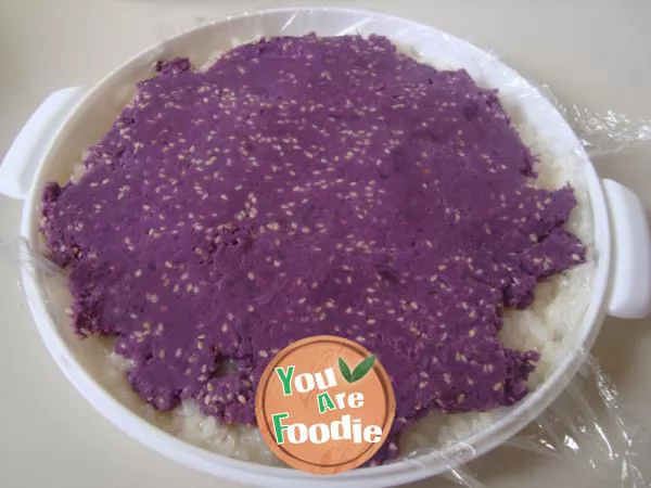 Glutinous rice and purple potato cake