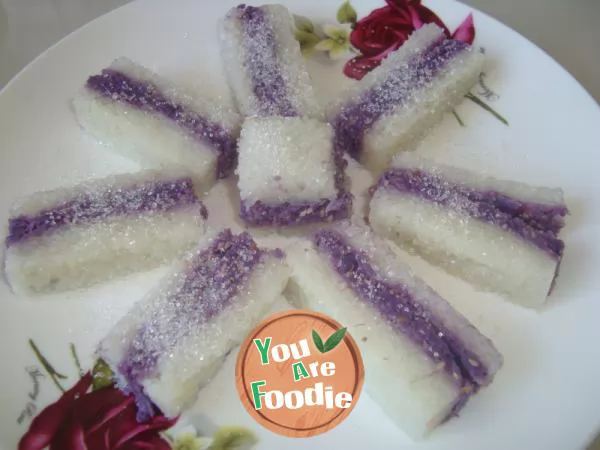 Glutinous rice and purple potato cake