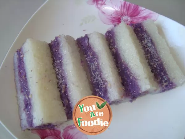 Glutinous rice and purple potato cake