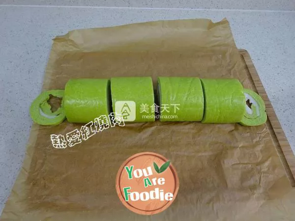 Spinach Yam Cake Roll