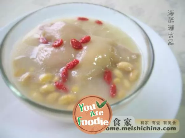 Soybean and pig's hand soup