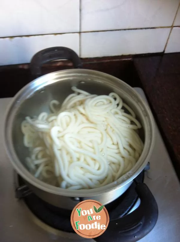 Fried udong with seafood