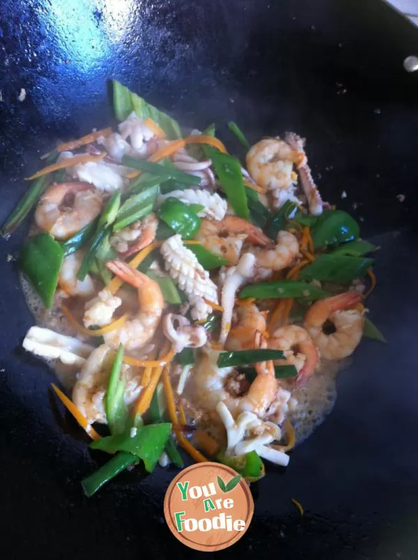 Fried udong with seafood