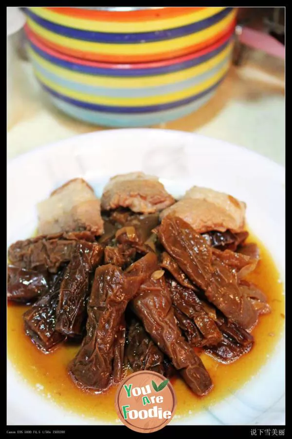 Stewed pork with salted yellow melon skin