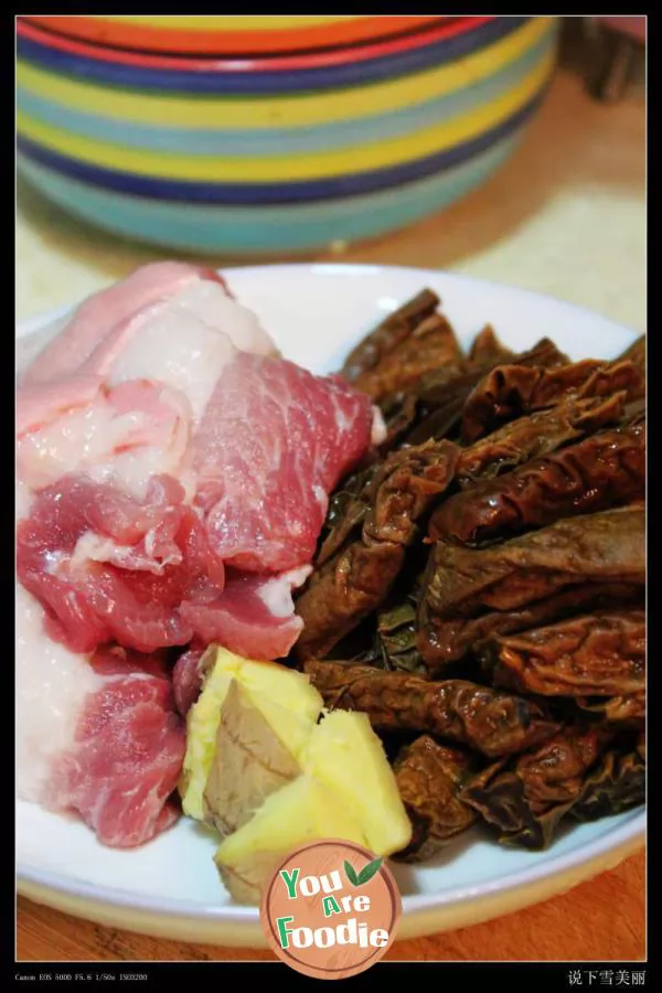 Stewed pork with salted yellow melon skin