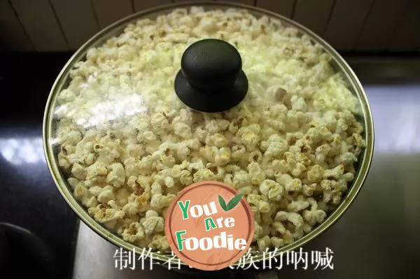 Homemade popcorn is safe and delicious