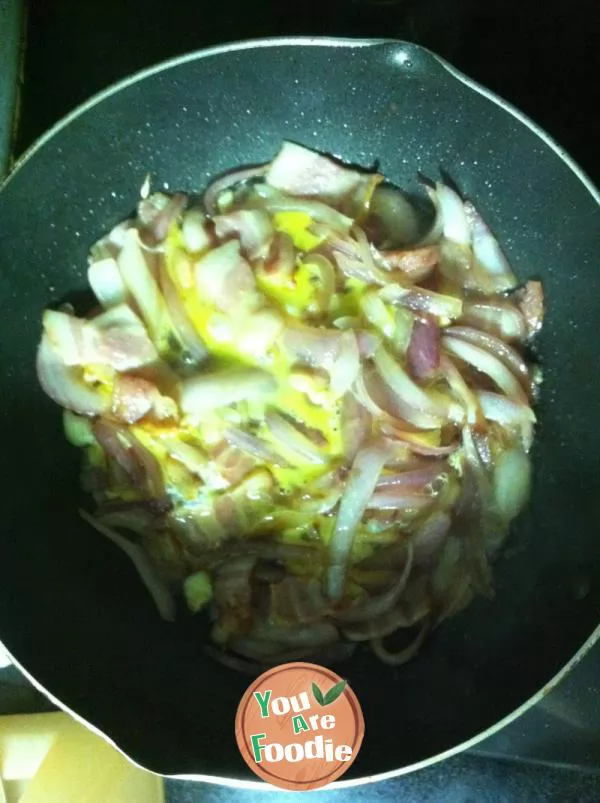 Fried onion with beef