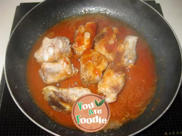 Spare ribs in tomato sauce