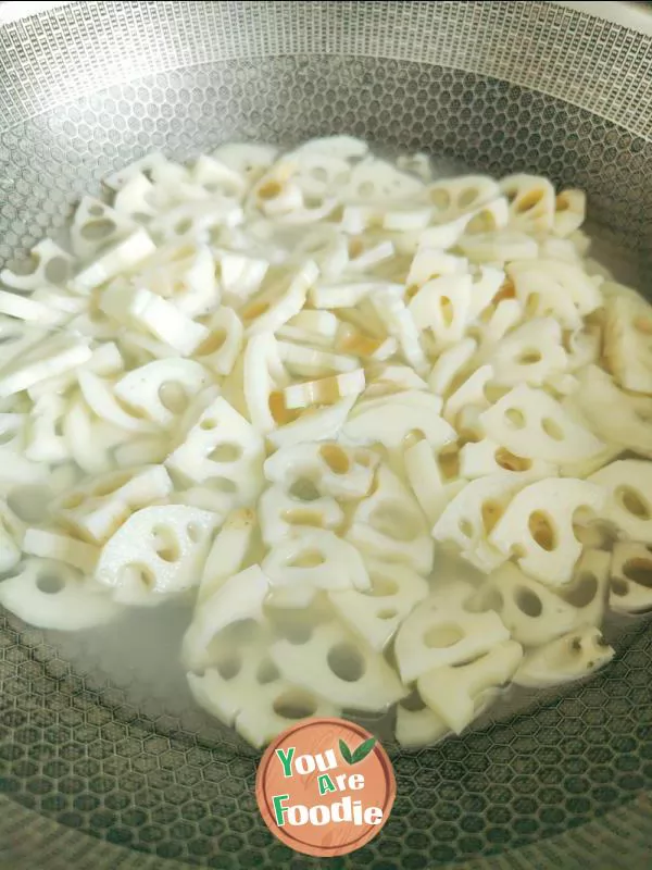 Spicy lotus root slices