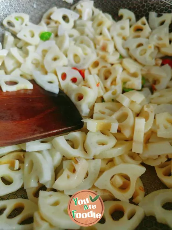 Spicy lotus root slices