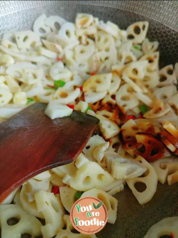 Spicy lotus root slices